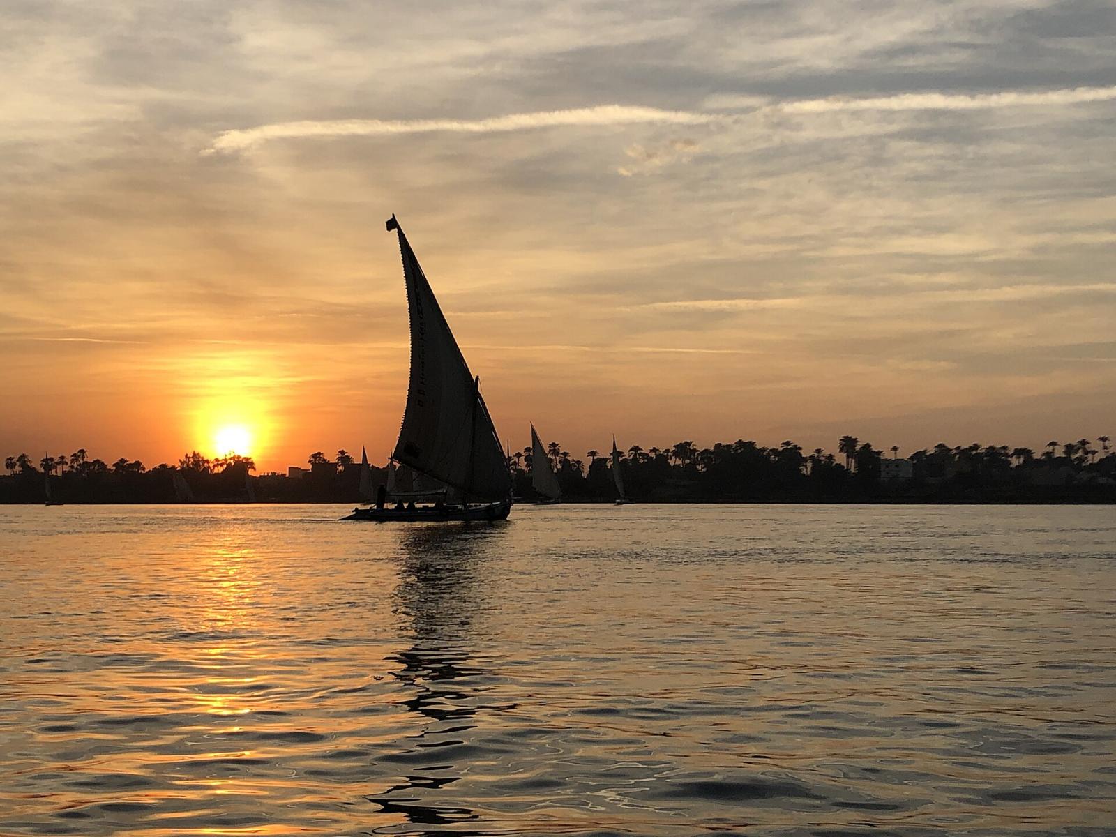 Nile Cruise Round Trip: Luxor–Aswan–Luxor
